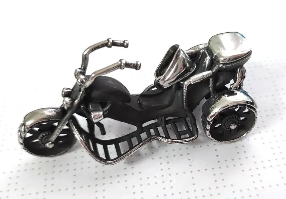 Přívěsek TRIKE (tříkolka) ve 3D z chirurgické oceli